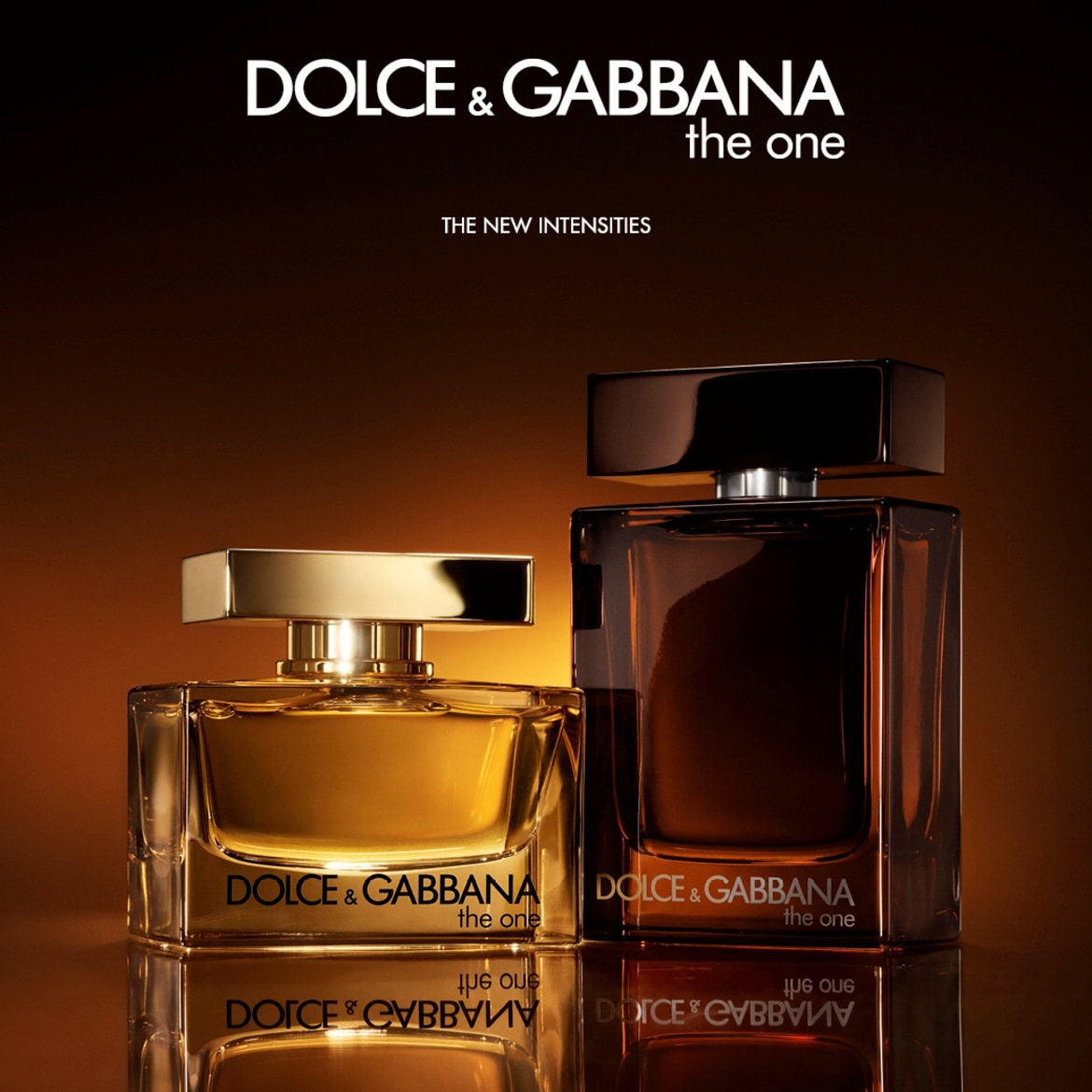 Dolce & Gabbana The One új intenzitásai: két üveg parfüm, az egyik arany, a másik sötétbarna, elegáns üvegben.