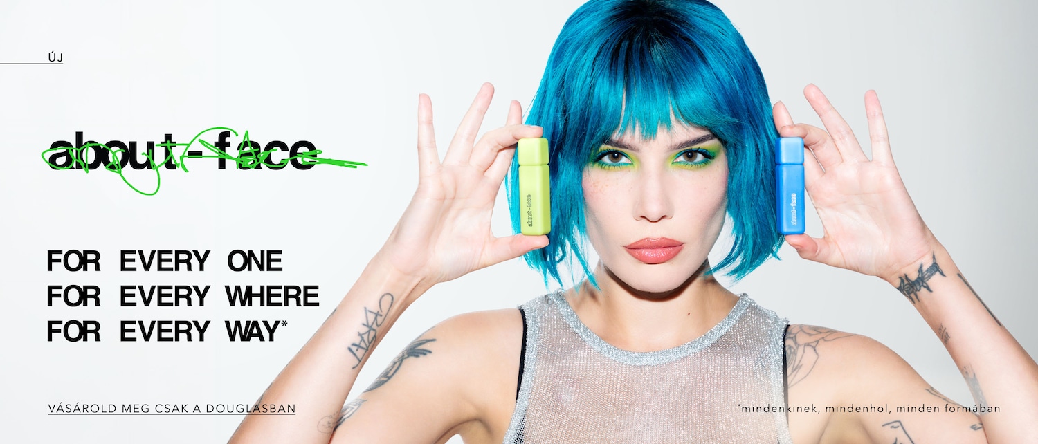 A képen egy kék hajú modell látható, aki a kezében egy-egy zöld és kék About-Face terméket tartja, a kép hátterében pedig a következő szöveg olvasható: „FOR EVERY ONE, FOR EVERY WHERE, FOR EVERY WAY*”. Vásárold meg csak a Douglasban!