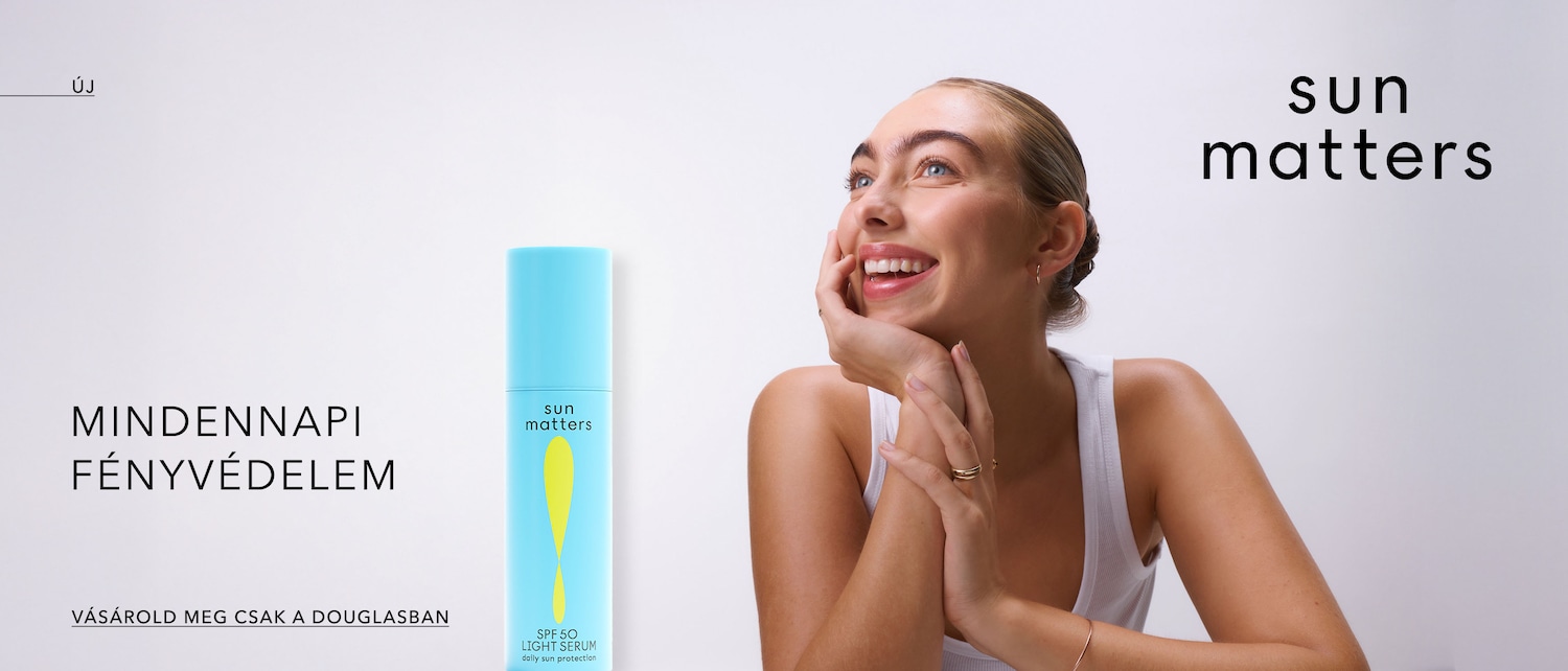A Sun Matters SPF 50 fényvédő szérum világoskék tubusban, sárga csepp alakú logóval, mellette egy mosolygó nő, a háttérben pedig a "MINDENNAPI FÉNYVÉDELEM" felirat látható. Vásárold meg a Douglasban!