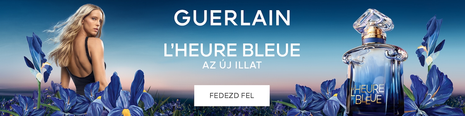A Guerlain L'Heure Bleue parfüm reklámja egy szőke nőt ábrázol fekete ruhában, amint egy kék virágokkal teli mezőn áll, mellette a parfüm üvege látható, és a „FEDEZD FEL” felirat hív cselekvésre.