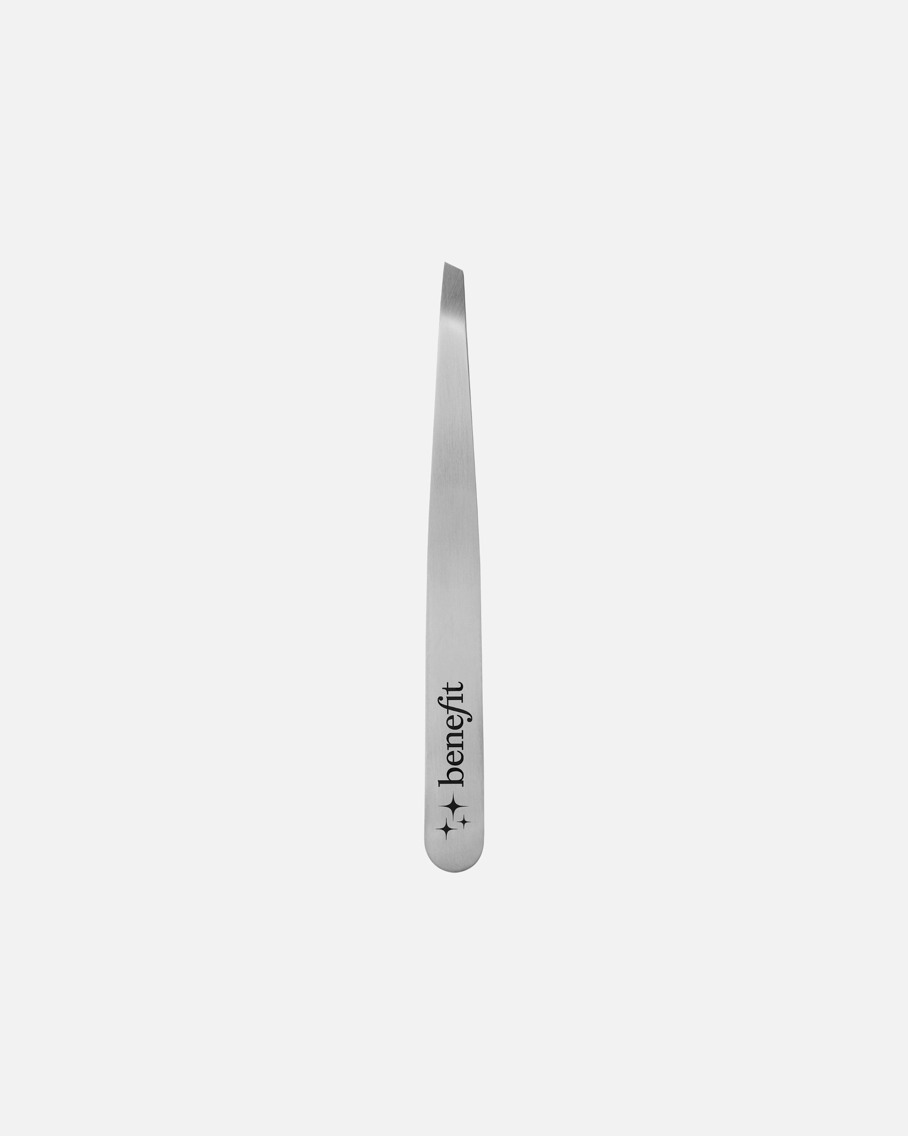 Csipesz - Benefit Cosmetics Shape & Tame – precíziós ferde csipesz 1 darab
